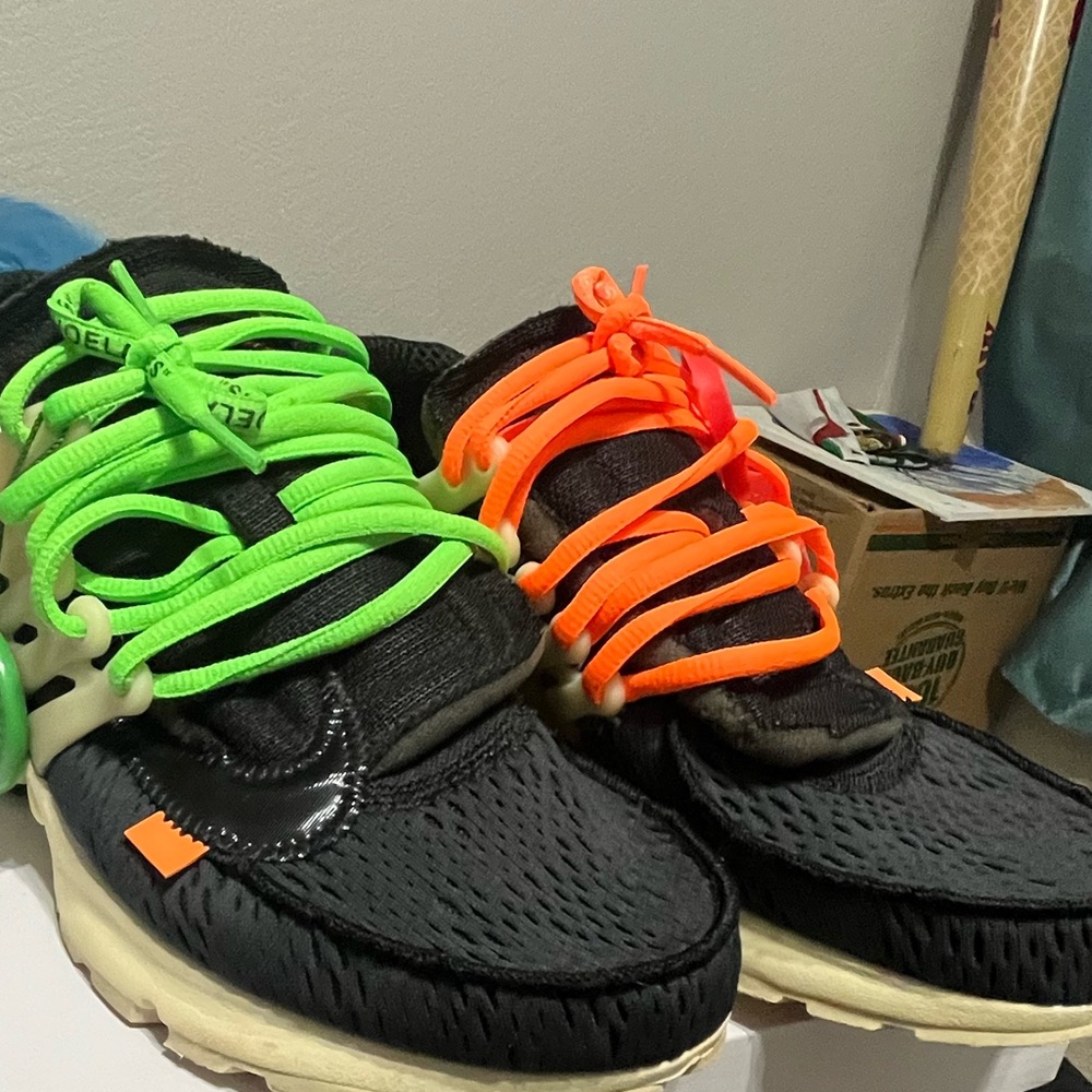No original box but theyere still as sm new as then i first for em. “Too small”